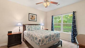 2 slaapkamers, een strijkplank/strijkijzer, gratis wifi, beddengoed