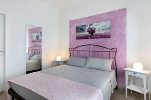 2 slaapkamers, een strijkplank/strijkijzer, gratis wifi, beddengoed