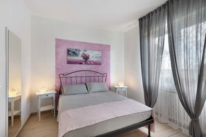 2 chambres, fer et planche à repasser, Wi-Fi gratuit, draps fournis