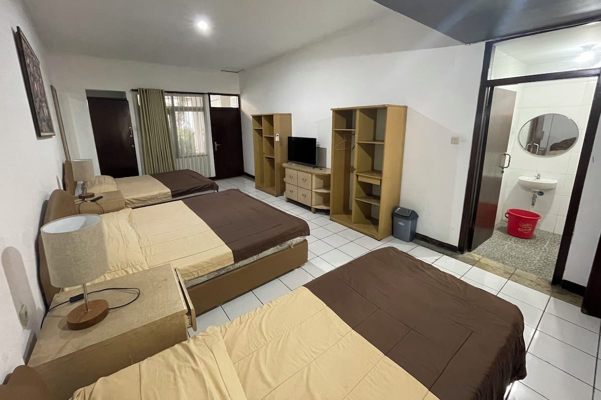 Habitación familiar con 1 cama matrimonial o 2 individuales | Wifi gratis y ropa de cama