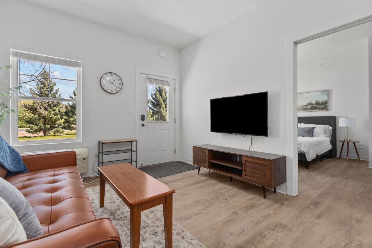 Unit 17 at Fox Flats (1 Bed/Garage/Washer & Dryer)