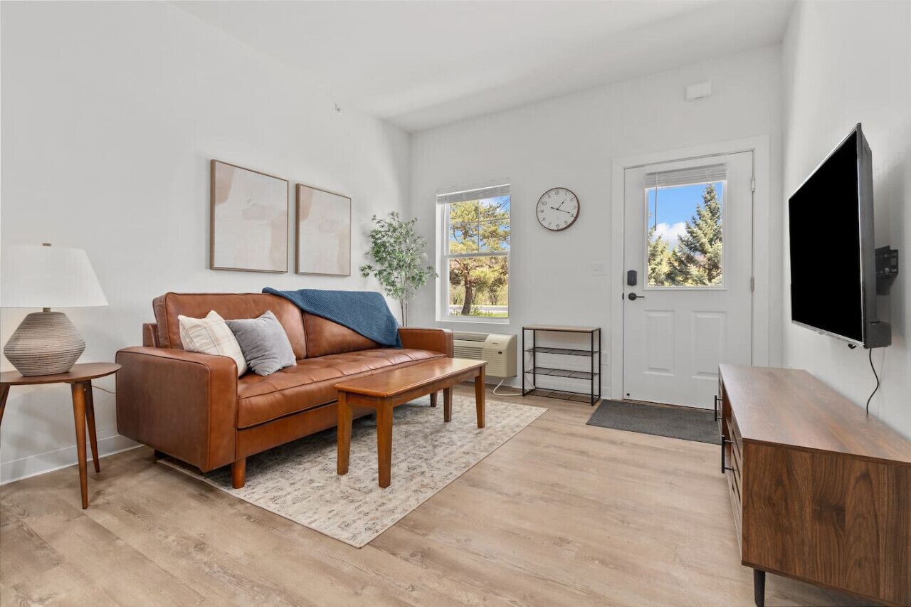 Unit 23 at Fox Flats (1 Bed/Garage/Washer & Dryer)