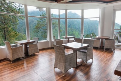 Himalayan Splendour Resort