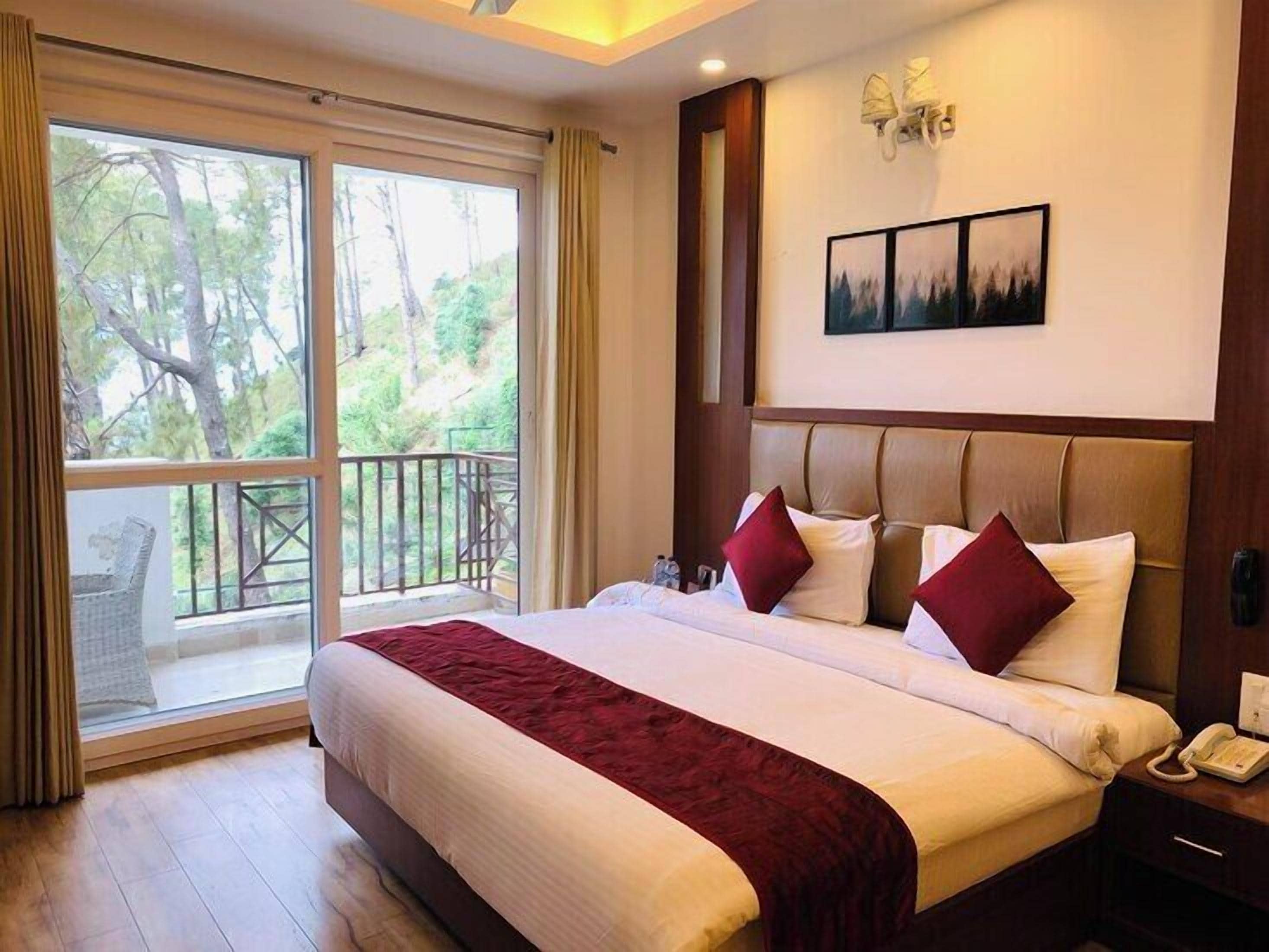 Deluxe Suite | 1 bedroom, memory-foam beds, minibar, laptop workspace