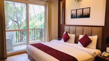 Deluxe Suite | 1 bedroom, memory-foam beds, minibar, laptop workspace