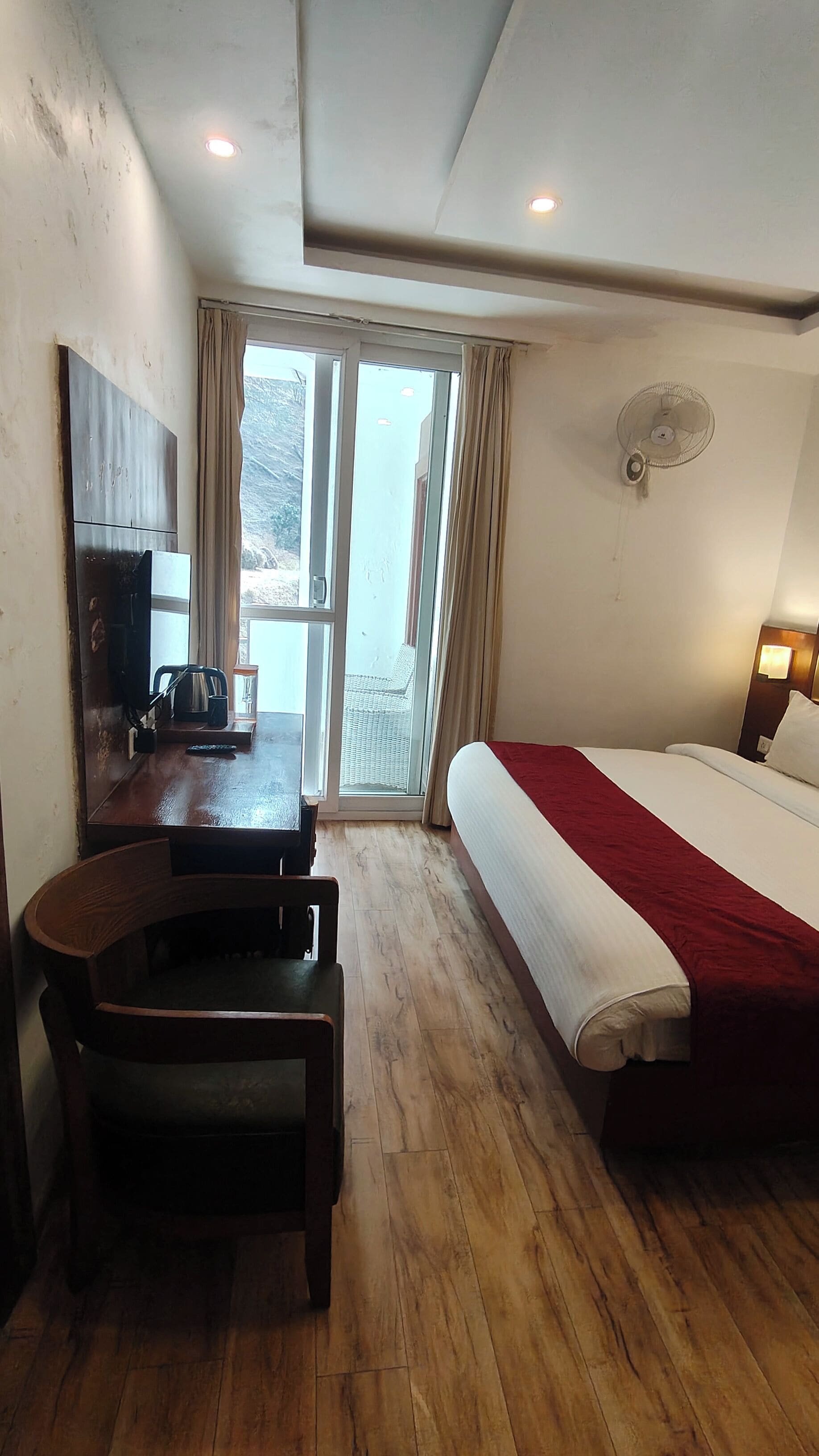 Premium Double Room | 1 bedroom, memory foam beds, minibar, laptop workspace