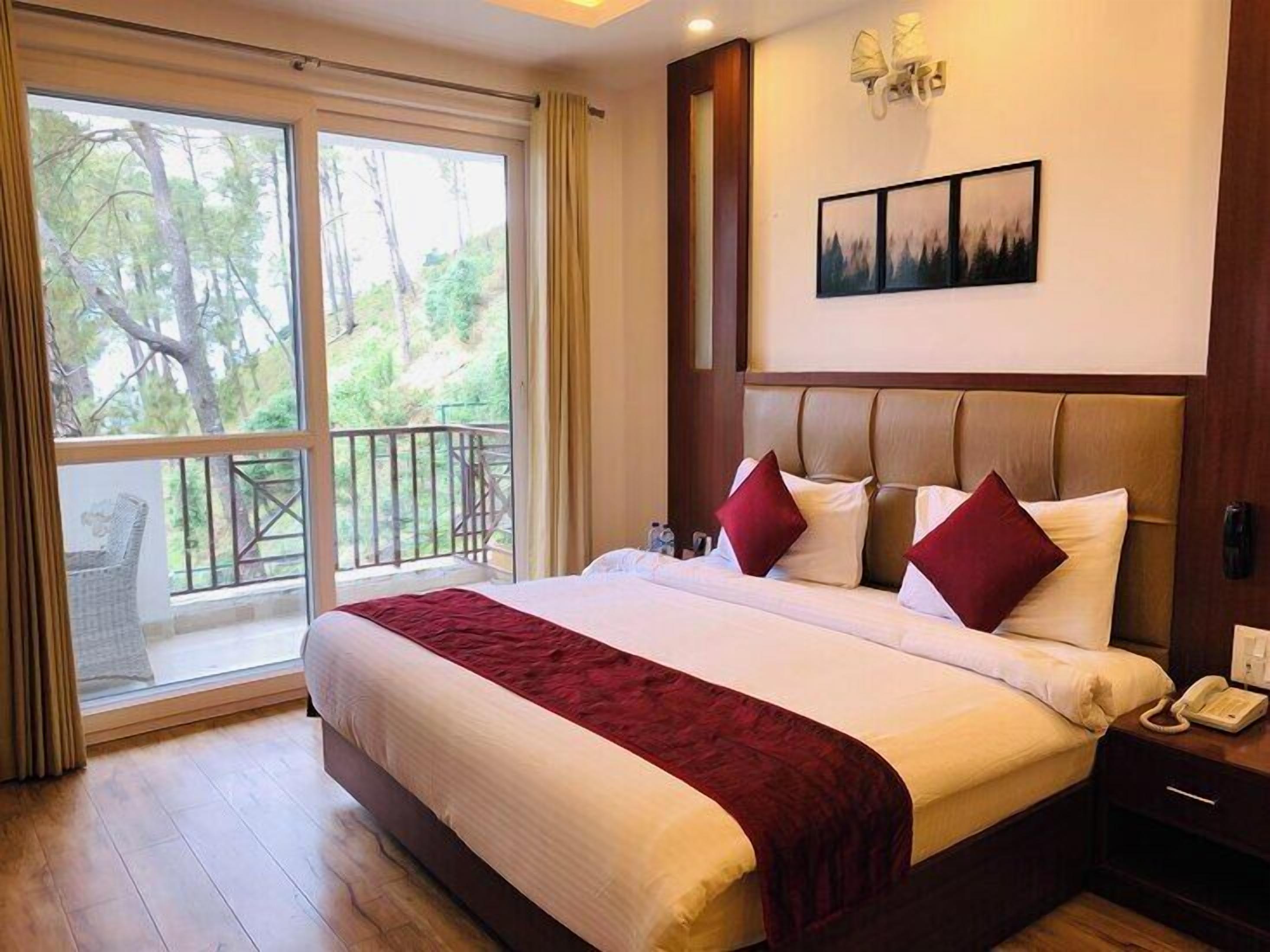Deluxe Suite | 1 bedroom, memory foam beds, minibar, laptop workspace