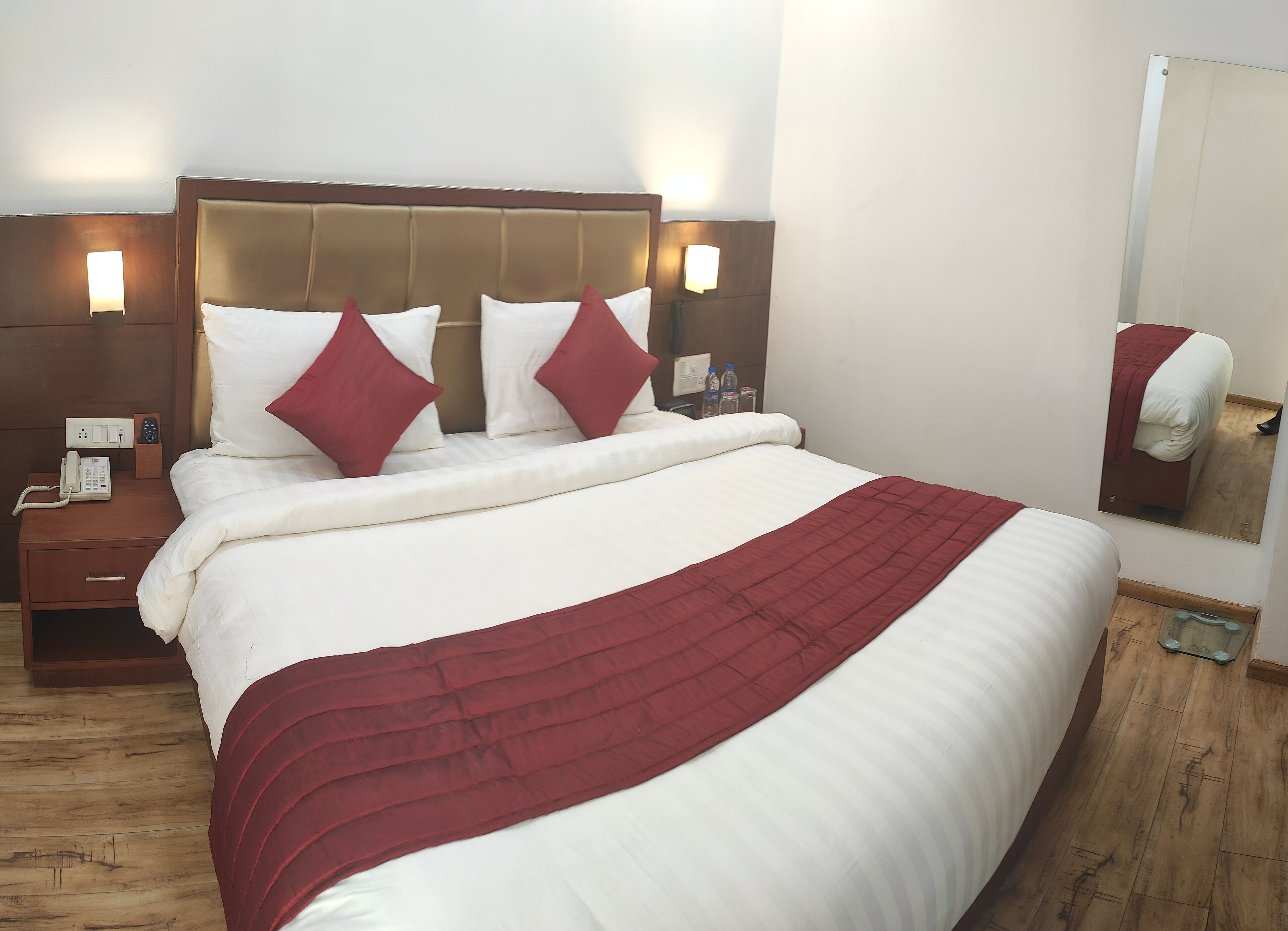 Luksus-dobbeltværelse | 1 soveværelse, senge med madrasser af memory foam, minibar