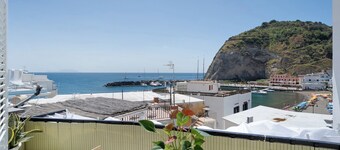 Casa Vacanze 'Casatullio - Sant'angelo D'ischia' con Vista Mare, Wi-Fi e Aria Condizionata