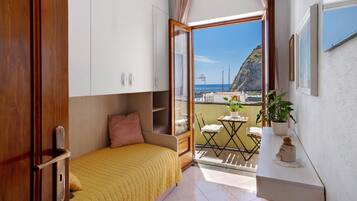 1 chambre, fer et planche Ă repasser, Wi-Fi gratuit, draps fournis