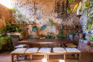 Outdoor dining - Villa 'Son Rullan' with Sea View, Private Pool and Wi-Fi (Deia)