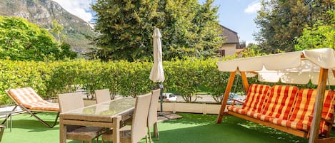 屋外ダイニングエリア