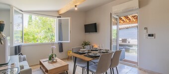 Holiday Home 'Villa Chardonnay' with Private Terrace, Wi-Fi and Air Conditioning