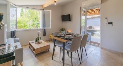 Holiday Home 'Villa Chardonnay' with Private Terrace, Wi-Fi and Air Conditioning