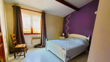 2 chambres, fer et planche à repasser, Wi-Fi gratuit, draps fournis