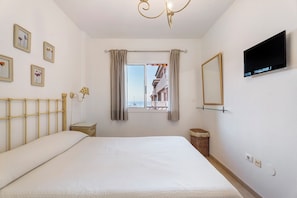 1 chambre, fer et planche à repasser, Wi-Fi gratuit, draps fournis