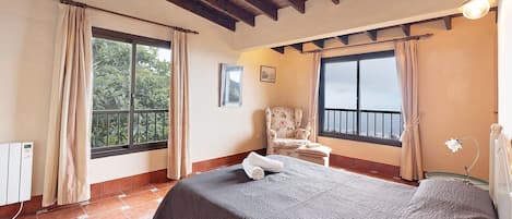 2 bedrooms, iron/ironing board, bed sheets