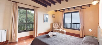 Vacation Home 'Los Nardos' with Sea View, Private Terrace and Private Garden