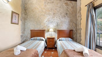 2 Schlafzimmer, Bügeleisen/Bügelbrett, Bettwäsche