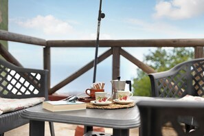 Outdoor dining - Vacation Home 'Los Nardos' with Sea View, Private Terrace and Private Garden (La Orotava)