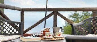 Vacation Home 'Los Nardos' with Sea View, Private Terrace and Private Garden