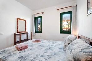 1 habitación, tabla de planchar con plancha, wifi gratis y ropa de cama 