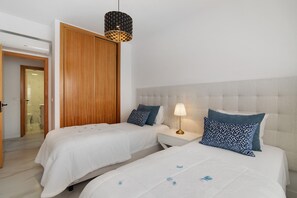 3 bedrooms, iron/ironing board, free WiFi, bed sheets - Apartment 'W Marina' with Shared Pool, Wi-Fi and Air Conditioning (Albufeira)