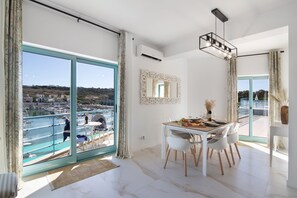 Dining - Apartment 'W Marina' with Shared Pool, Wi-Fi and Air Conditioning (Albufeira)