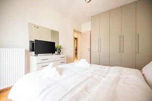 2 bedrooms, iron/ironing board, WiFi, bed sheets