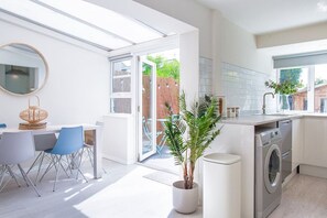 Interior - Stunning Townhouse with Large Garden - Sleeps 8 (Cheltenham)