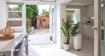 Stunning Townhouse with Large Garden - Sleeps 8