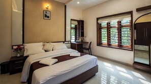 4 habitaciones, tabla de planchar con plancha, wifi y ropa de cama