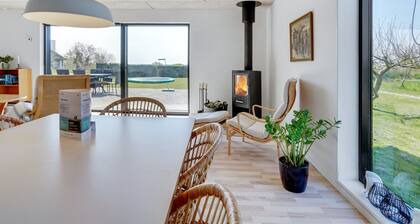 "Emin" - 100m from the sea by Interhome