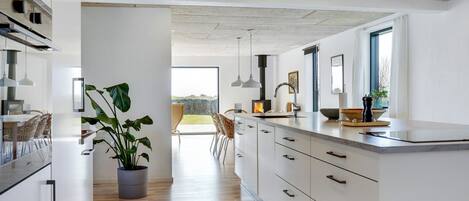 Réfrigérateur, micro-ondes, four, lave-vaisselle