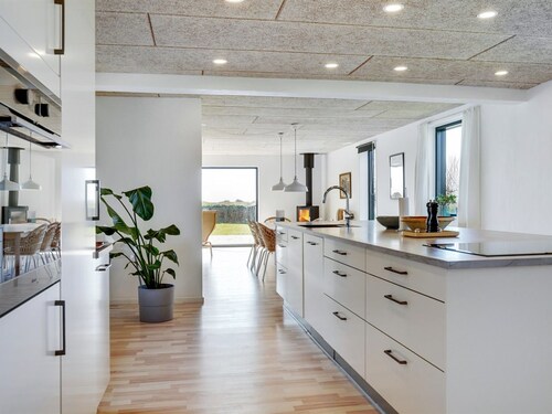 "Emin" - 100m from the sea by Interhome