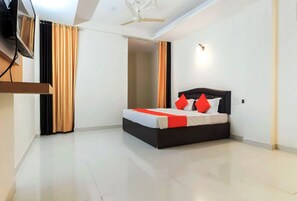 Executive Room | Desk, free WiFi - Hotel Krishna Cottage - Vrindavan (Mathura)