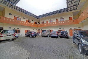 Vista frontal de la propiedad