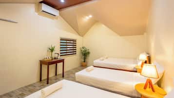 Escritorio, wifi gratis y ropa de cama