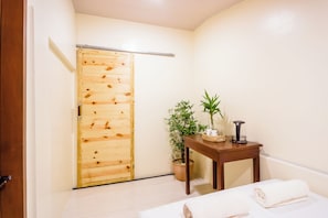 Standard Room | Desk, free WiFi, bed sheets - ALONA BEACH SIDE INN (Panglao)