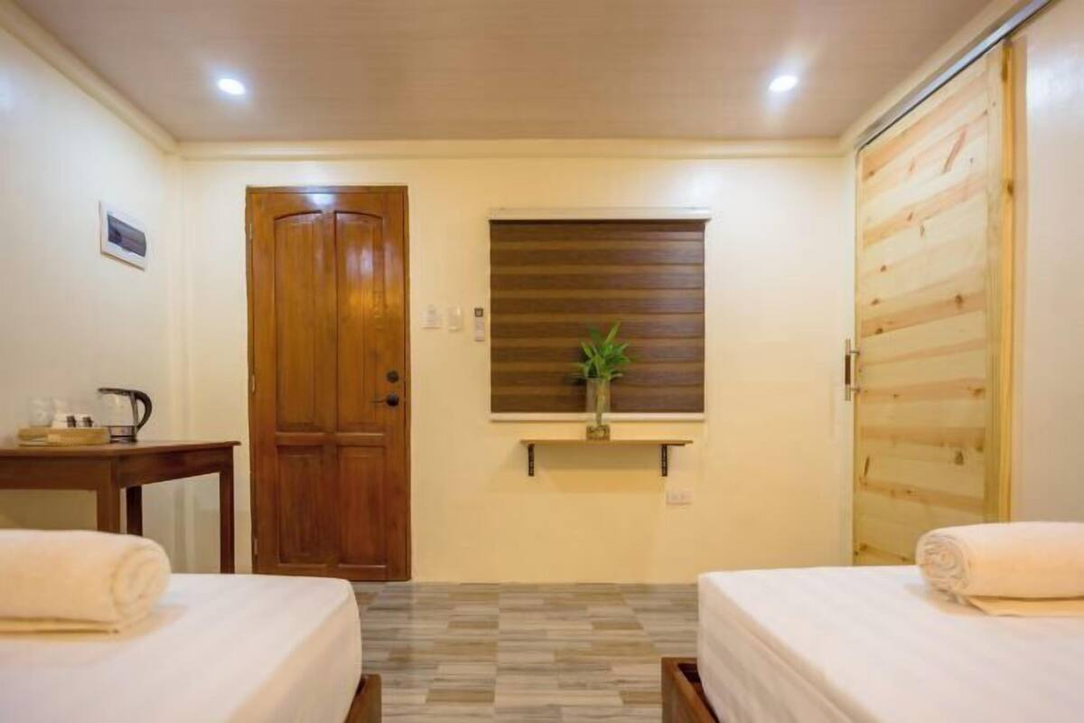 Desk, WiFi (free), bed sheets