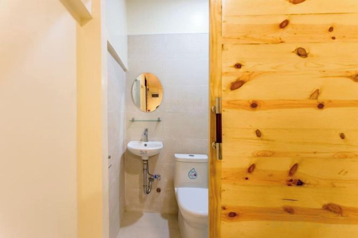 Bathroom | Shower, rainfall showerhead, free toiletries, hair dryer