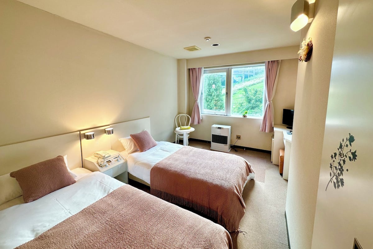 Basic Double or Twin Room | Meja, Wi-fi percuma