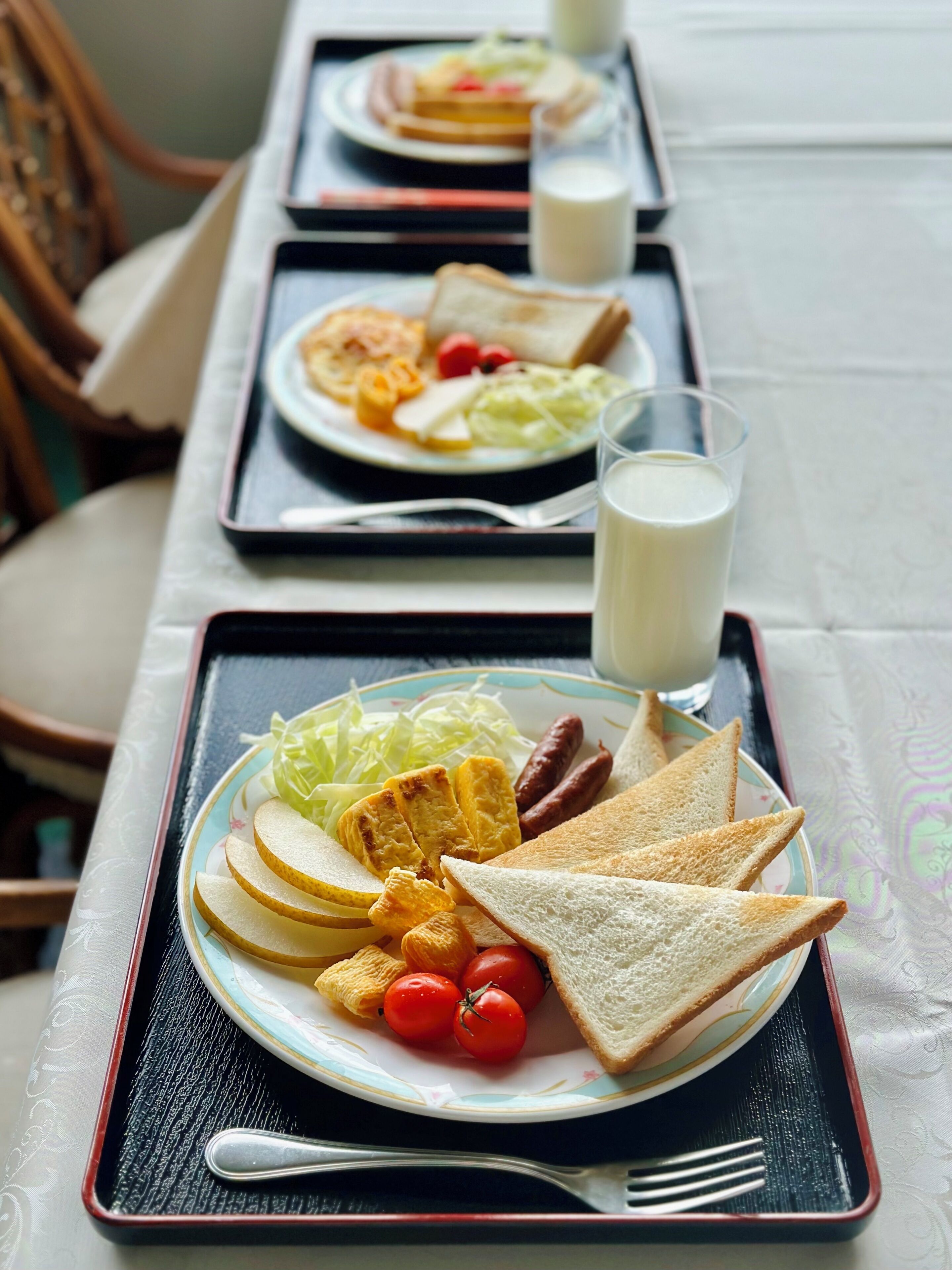 Daily buffet breakfast (JPY 1100 per person)