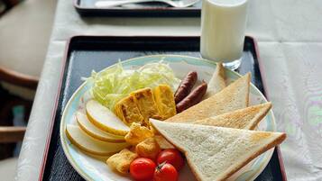 Daily buffet breakfast (JPY 1100 per person)