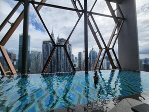Outdoor pool - High Floor KL View Scarletz Suite (Kuala Lumpur)