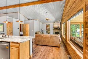 Villa | 2 bedrooms - Cowlitz Manor House in Packwood (Packwood)