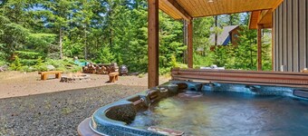 Cowlitz Manor House in Packwood