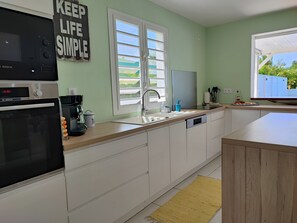 Fridge, microwave, oven, stovetop - Magnificent Villa "Ti Kaz An Nou" - private pool - 3 min from the beach (Sainte-Rose)