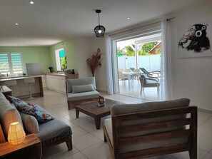 TV - Magnificent Villa "Ti Kaz An Nou" - private pool - 3 min from the beach (Sainte-Rose)