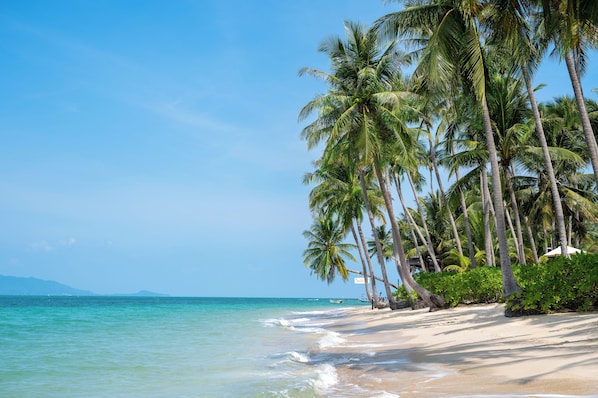 Private beach nearby, white sand, sun loungers, beach umbrellas - 2-bdr luxury villa at a villa resort (Koh Samui)